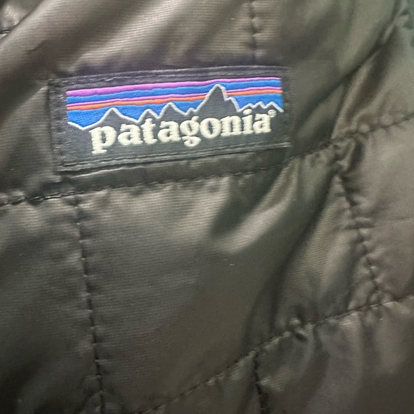 Patagonia Dark Quilted Vest - Picture 4 of 11